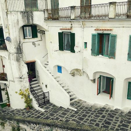 Lo Scorcio Del Borgo Apartment Atrani Bagian luar foto