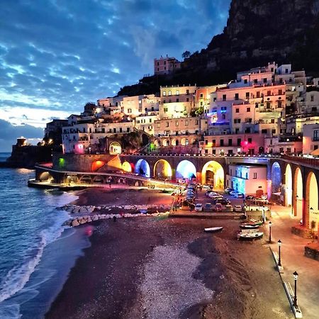 Lo Scorcio Del Borgo Apartment Atrani Bagian luar foto