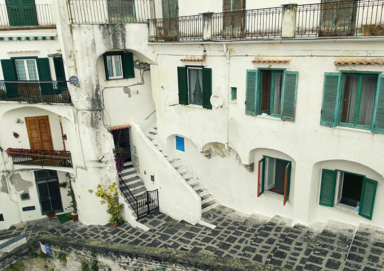 Lo Scorcio Del Borgo Apartment Atrani Bagian luar foto