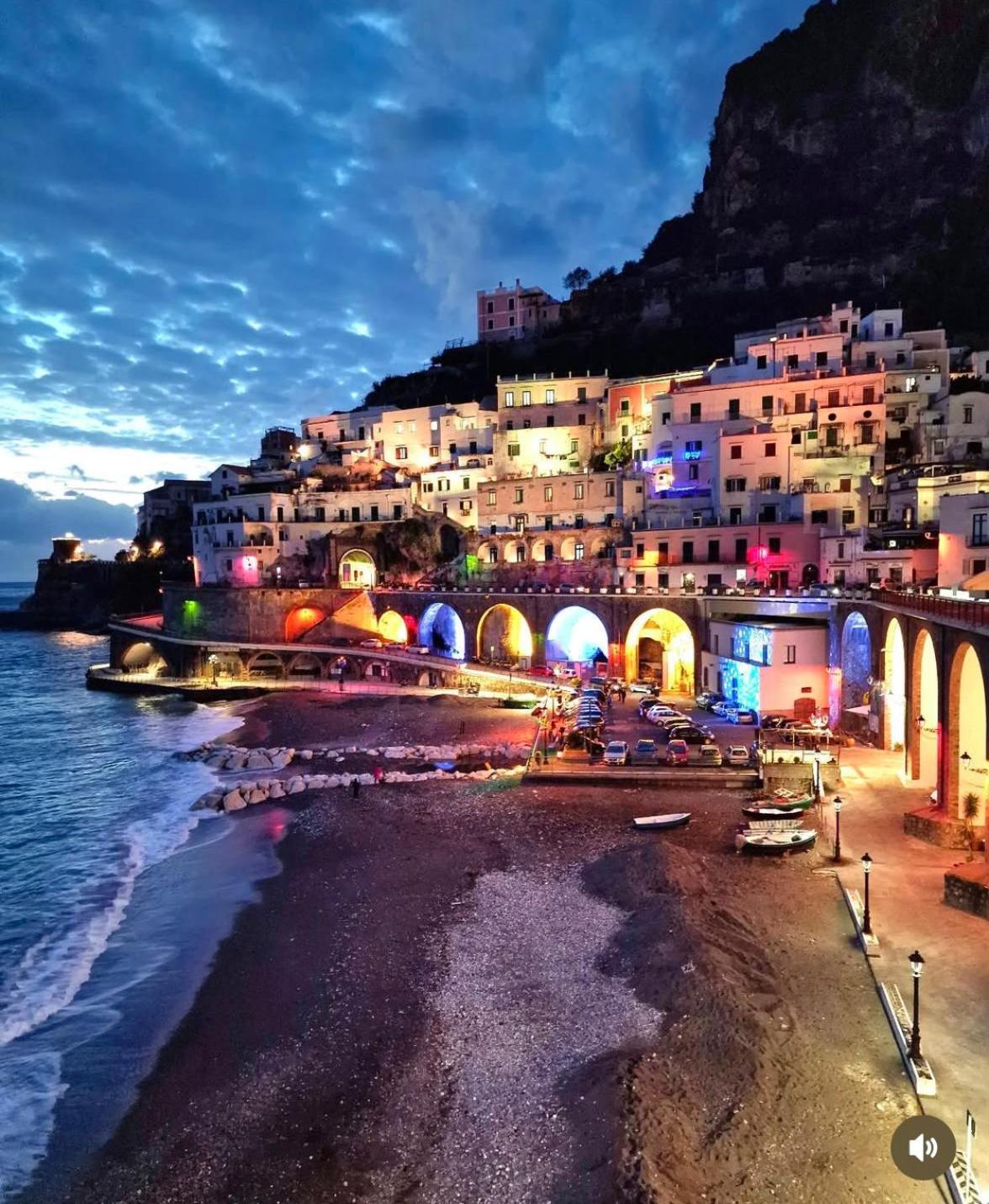 Lo Scorcio Del Borgo Apartment Atrani Bagian luar foto